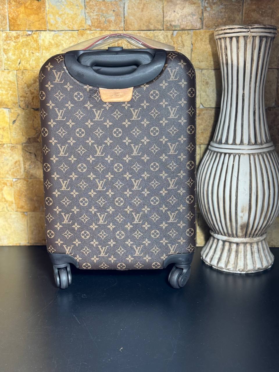 Louis Vuitton Horizon Monogram Rolling Suitcase