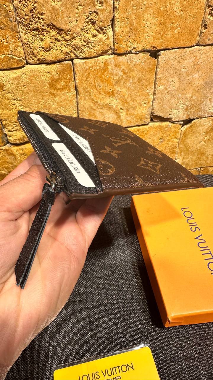 Louis Vuitton Taiga Slim Card Holder