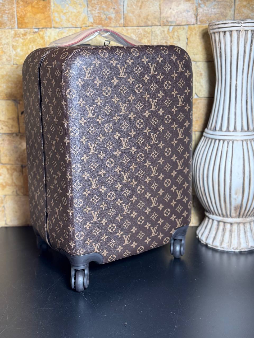 Louis Vuitton Horizon Monogram Rolling Suitcase