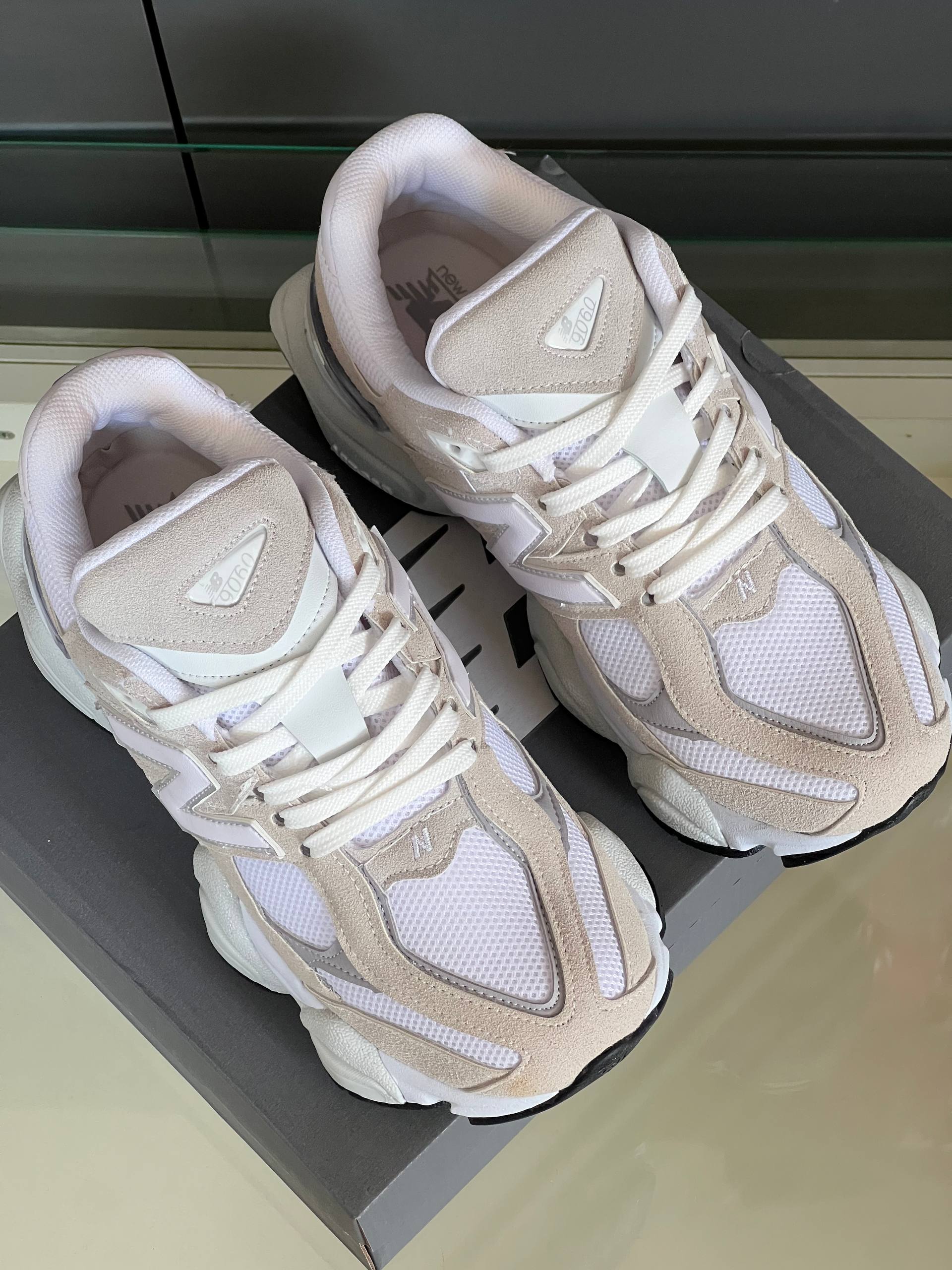 New Balance 9060