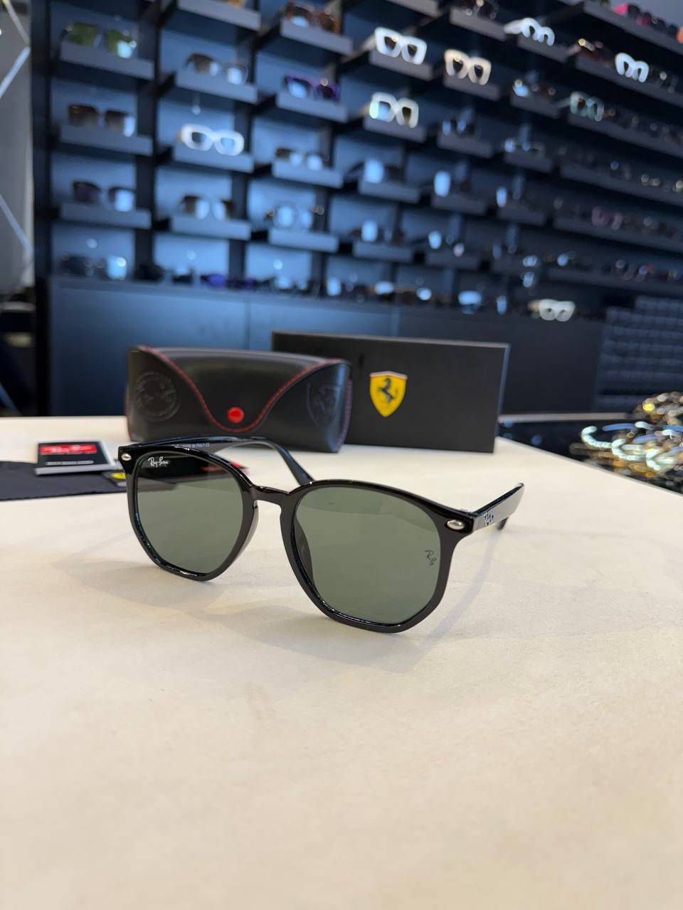 Ray-Ban Round Sunglasses Black Frame Green Lenses