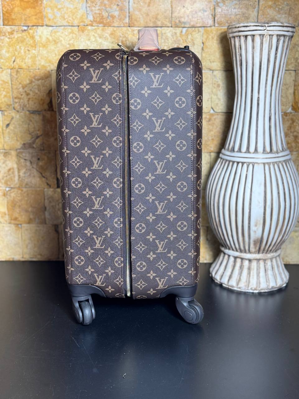 Louis Vuitton Horizon Monogram Rolling Suitcase