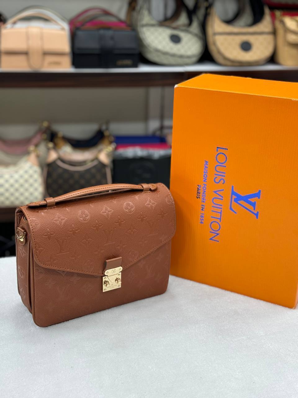 Louis Vuitton Pochette Métis Monogram Empreinte
