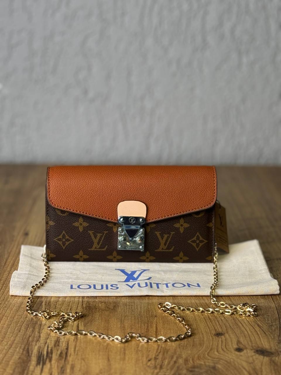 Louis Vuitton Pochette Métis Monogram Reverse