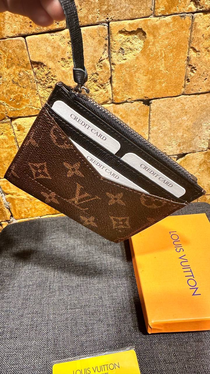 Louis Vuitton Taiga Slim Card Holder