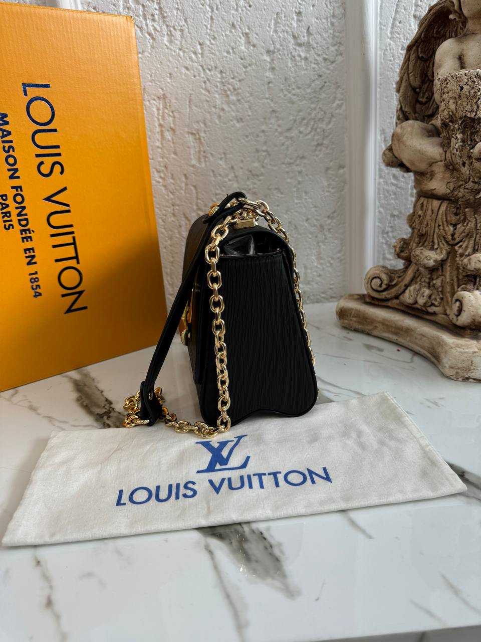 Louis Vuitton Twist MM Black Epi Leather