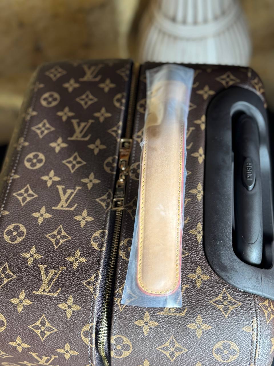 Louis Vuitton Horizon Monogram Rolling Suitcase