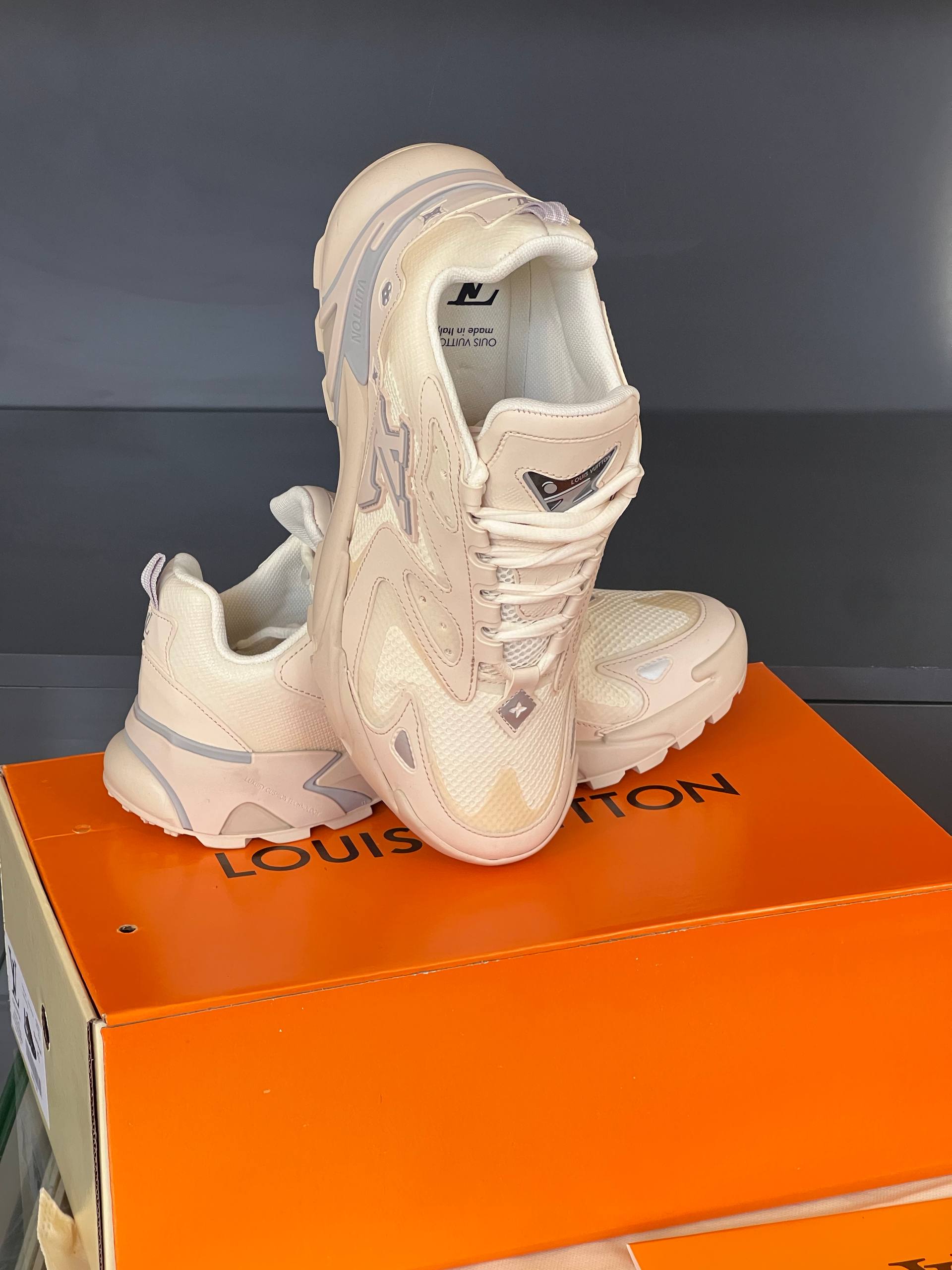 Louis Vuitton Sneaker Beige