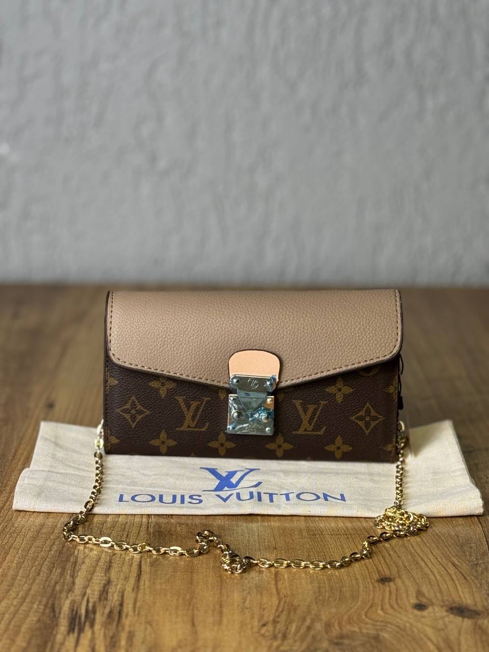 Louis Vuitton Pochette Métis Monogram Empreinte Beige