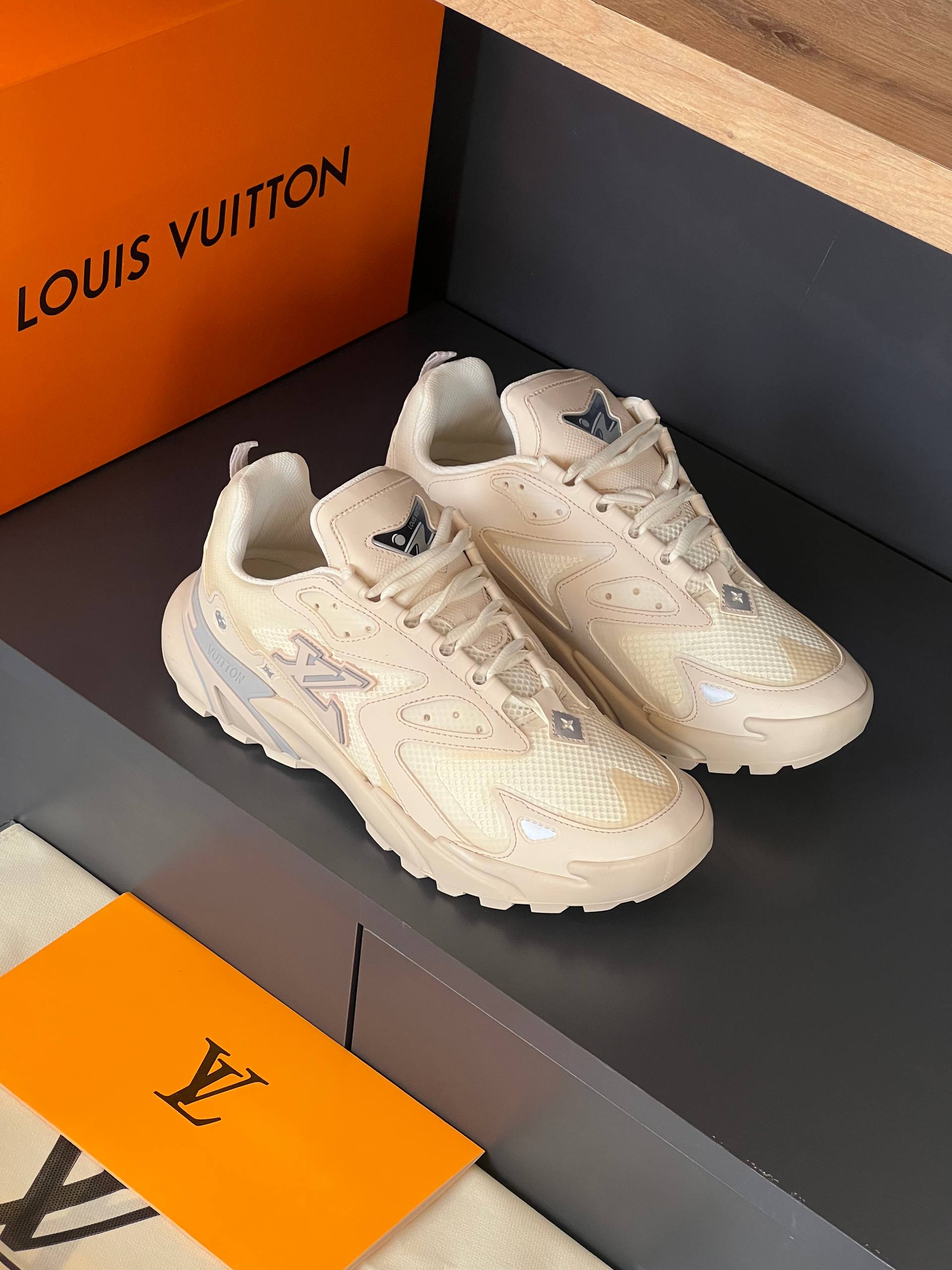 Louis Vuitton Sneaker Beige