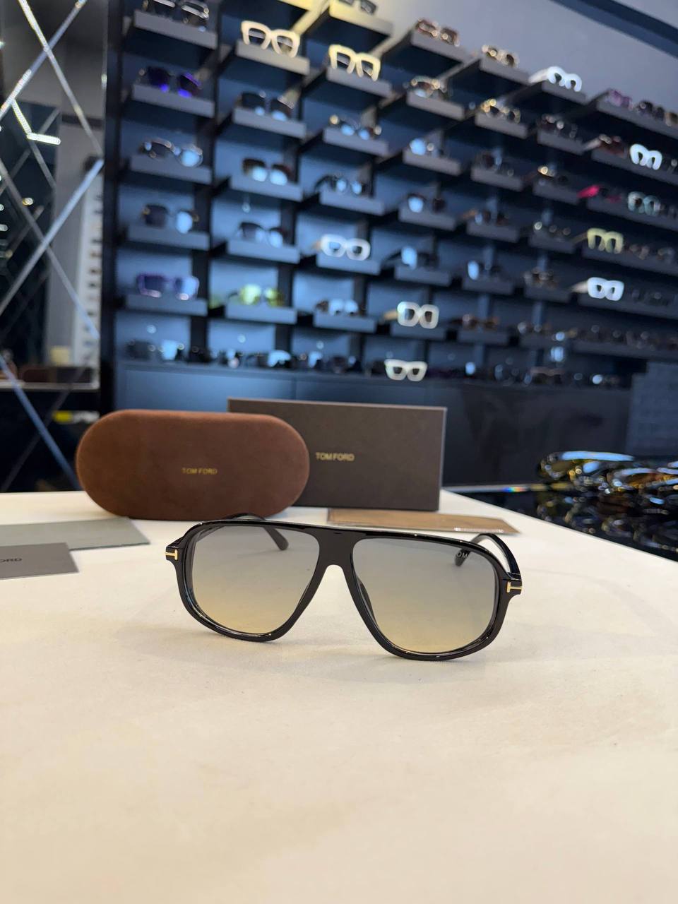 Tom Ford Aviator Sunglasses Black Frame Gradient Lenses