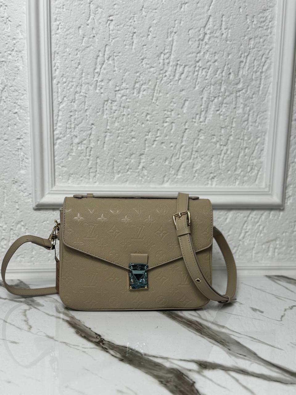 Louis Vuitton Pochette Métis Empreinte Beige