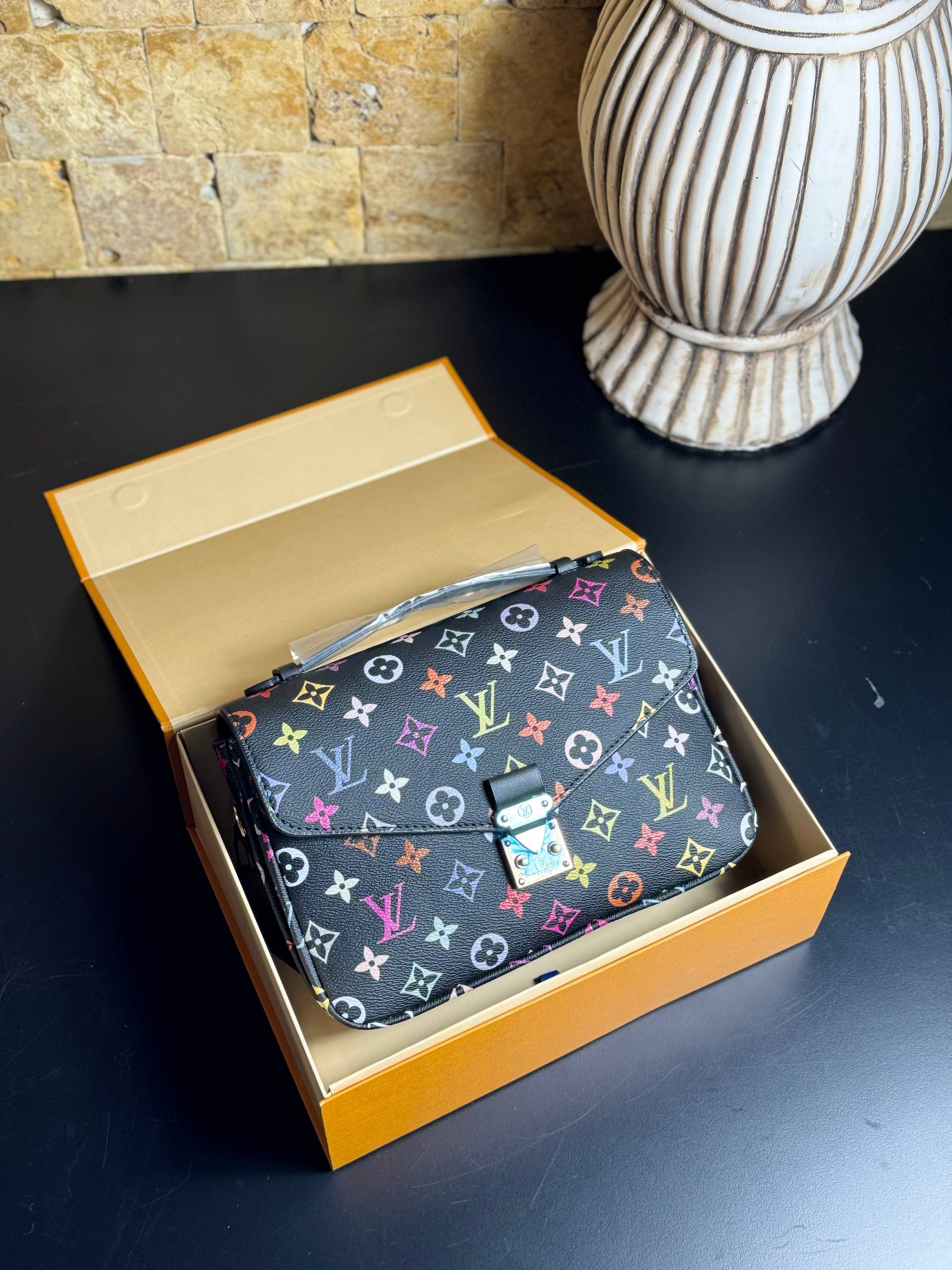 Louis Vuitton Pochette Métis Multicolor Black