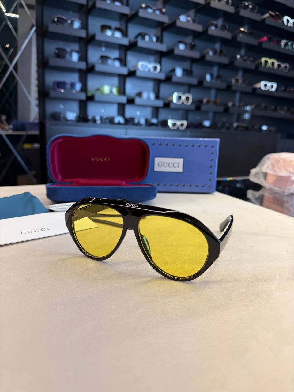 Gucci Aviator Sunglasses Black Frame Yellow Lenses