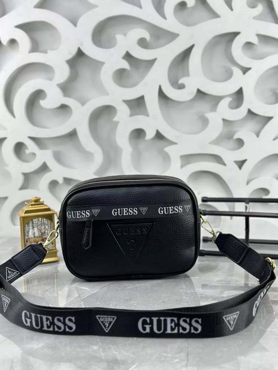 Guess Μαύρη