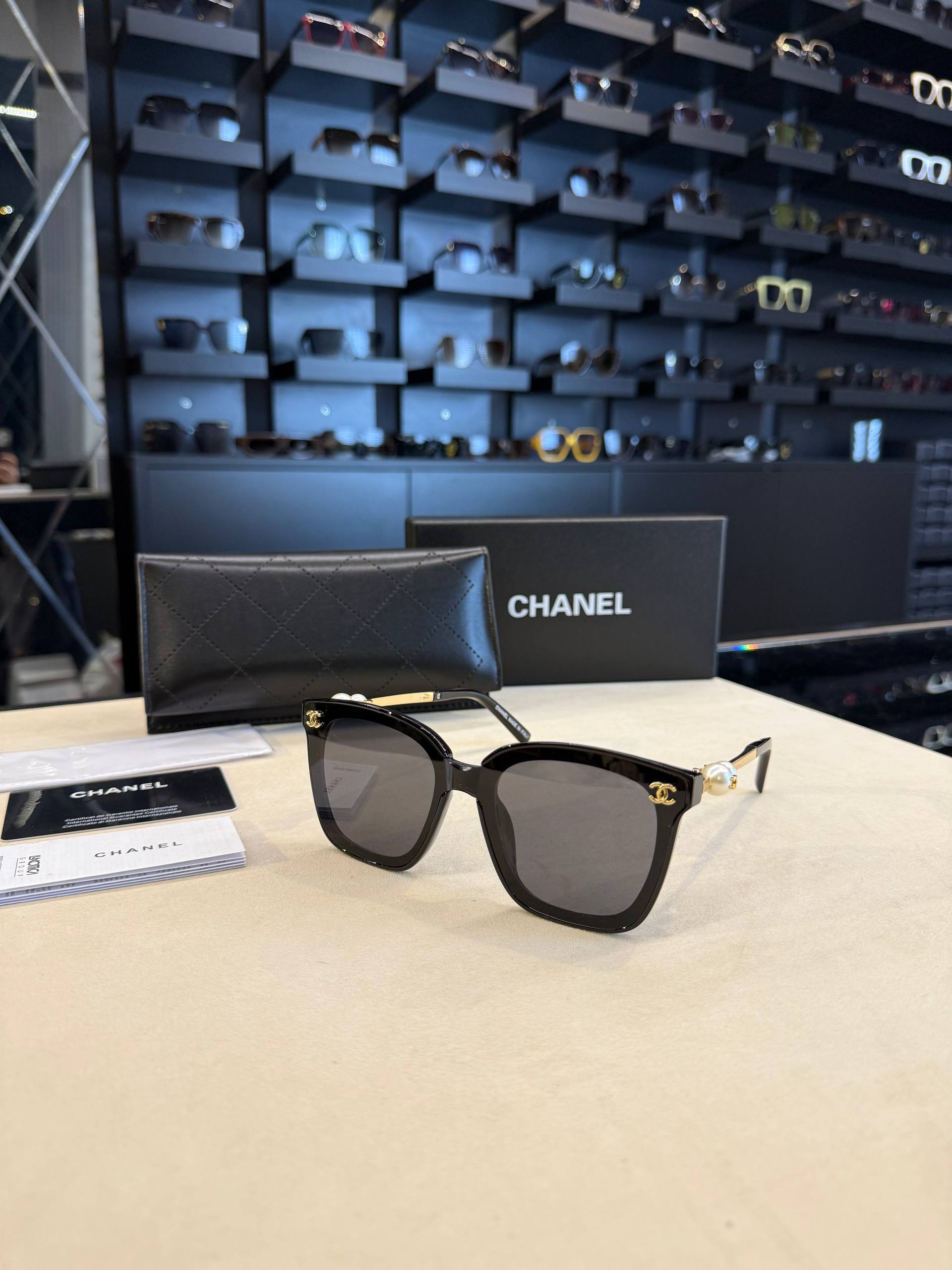 Chanel CC Perla Sunglasses Black