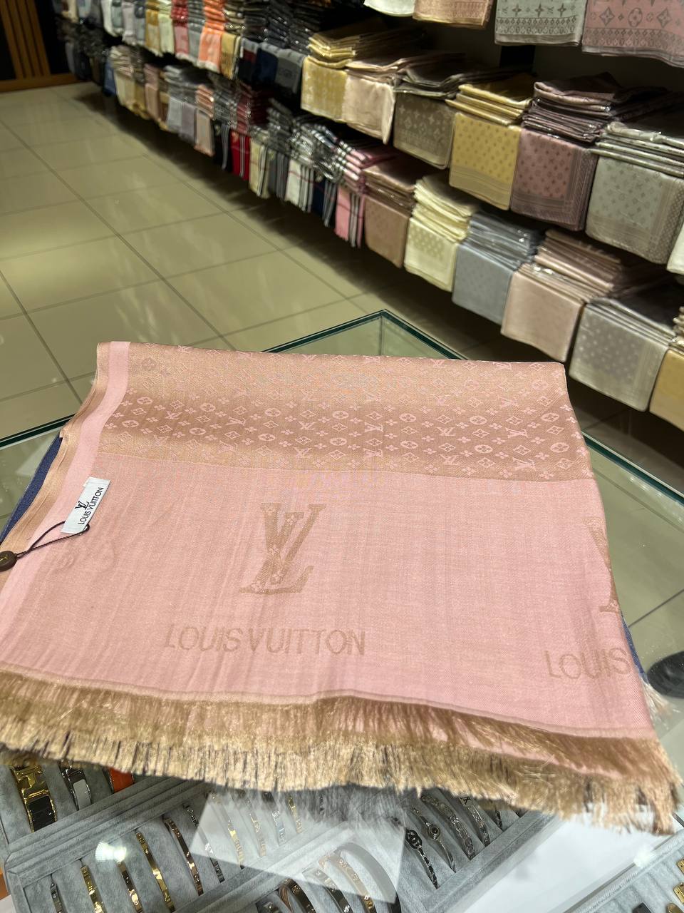 Louis Vuitton Monogram Shine Shawl Pink