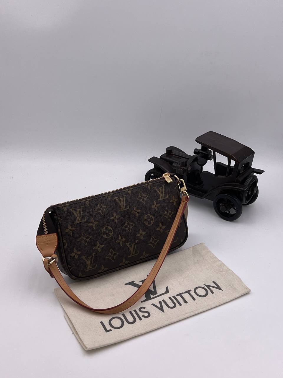 Louis Vuitton Pochette Accessoires Monogram