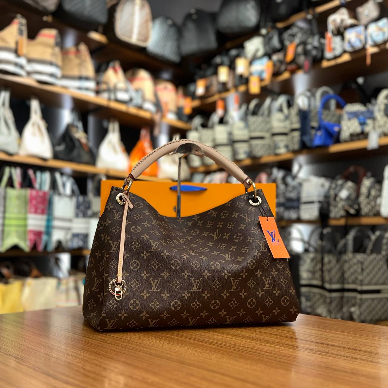 Louis Vuitton Artsy MM Monogram