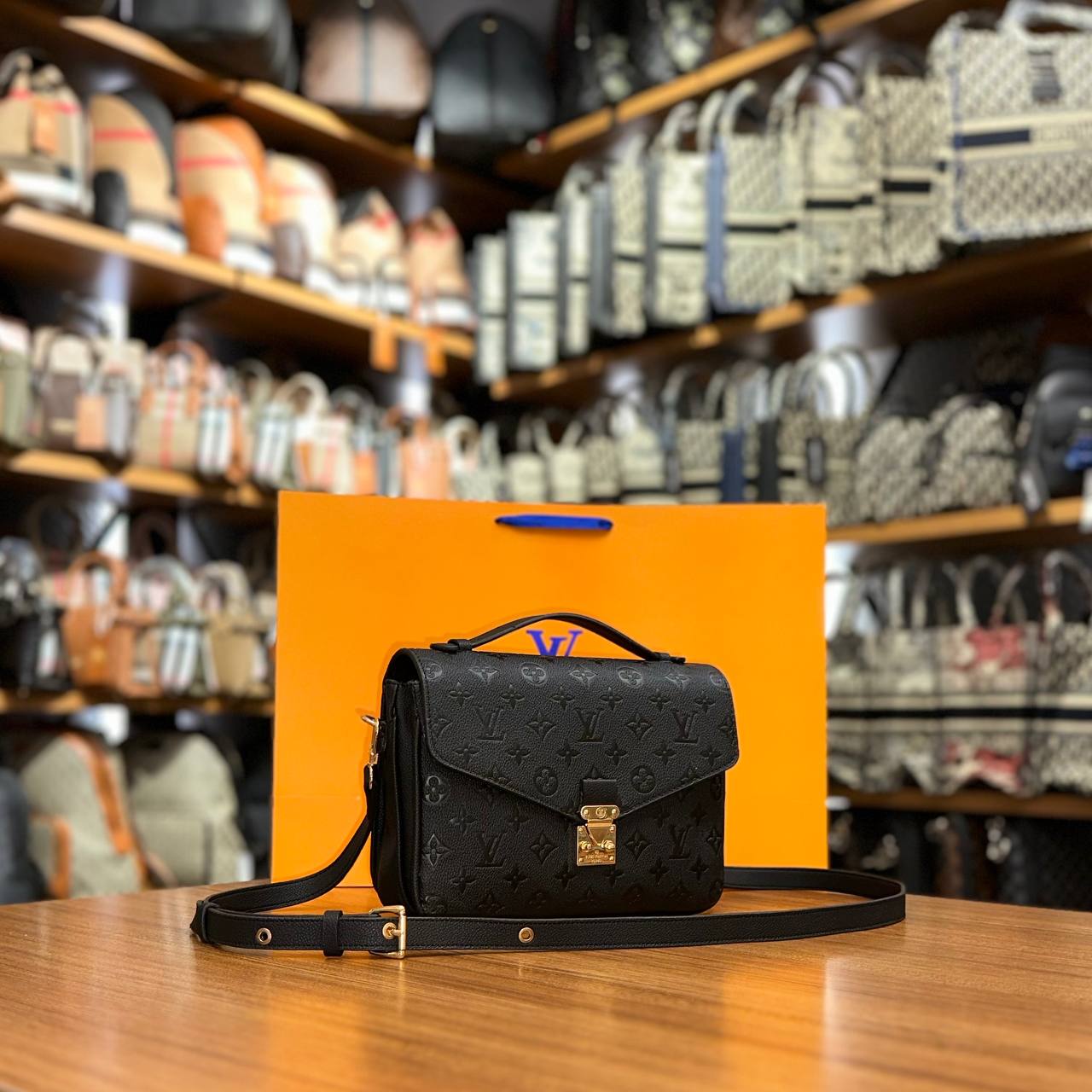 Louis Vuitton Pochette Métis Monogram Empreinte
